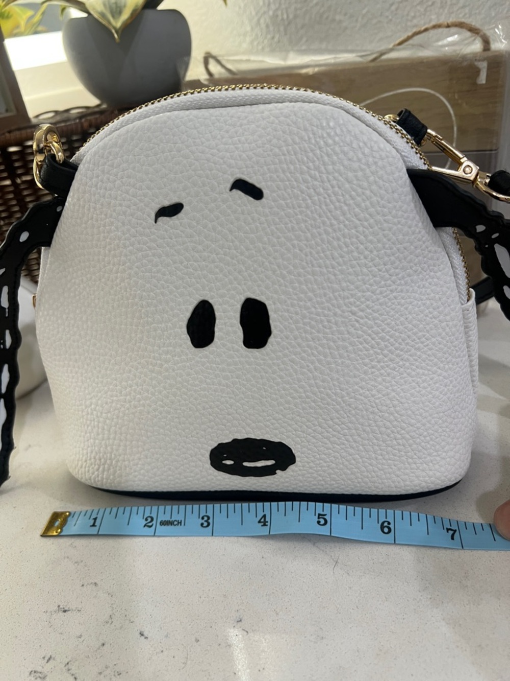 Peanuts White and Black Novelty Snoopy Crossbody Bag - Picture 9 of 13